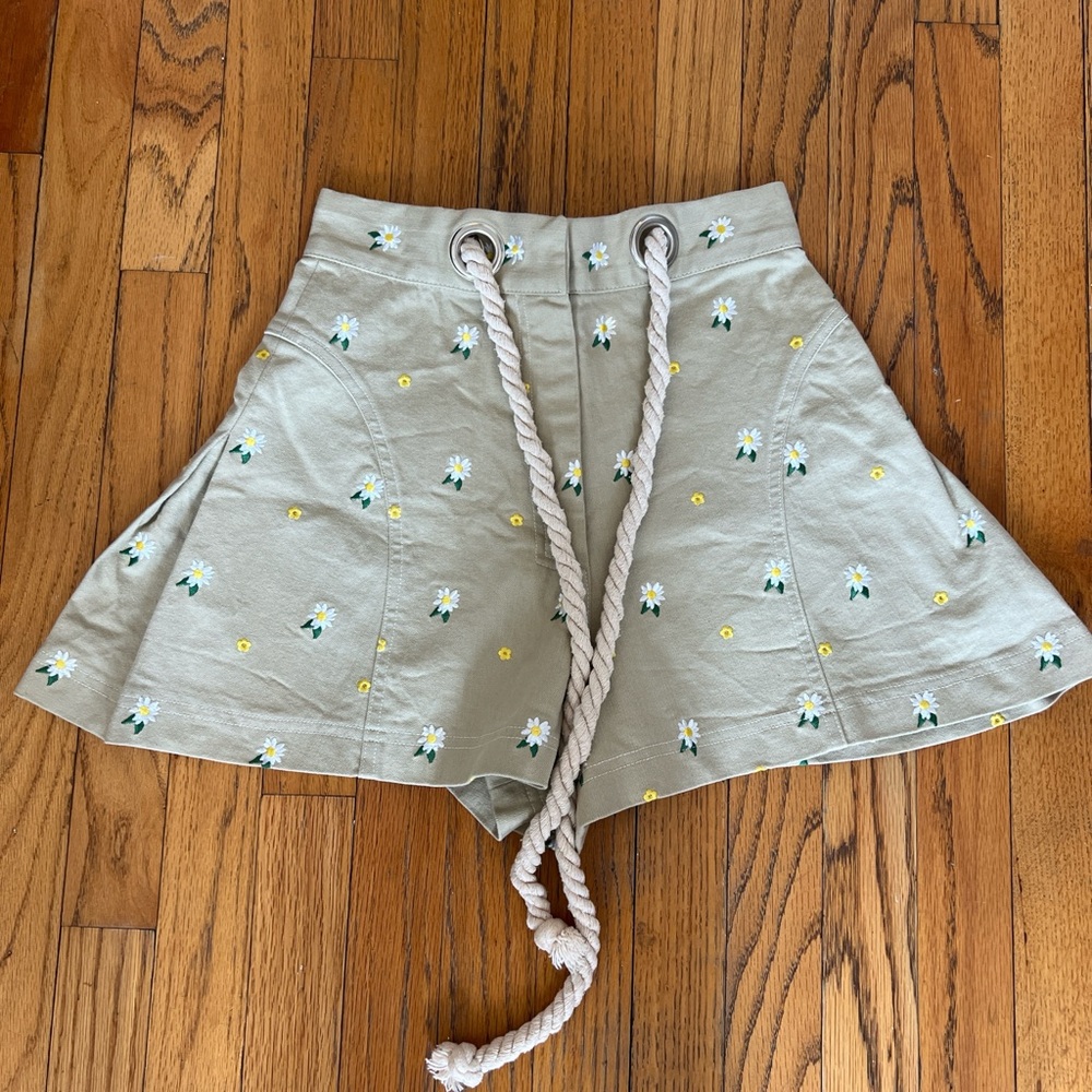 Miaou Floral Embroidered Shorts - Picture 3 of 4